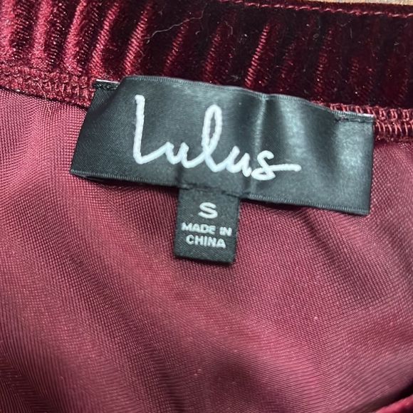 Lulu’s Red Burgundy Velvet Side Ruched Mini Skirt Sz S NWT - Picture 3 of 7